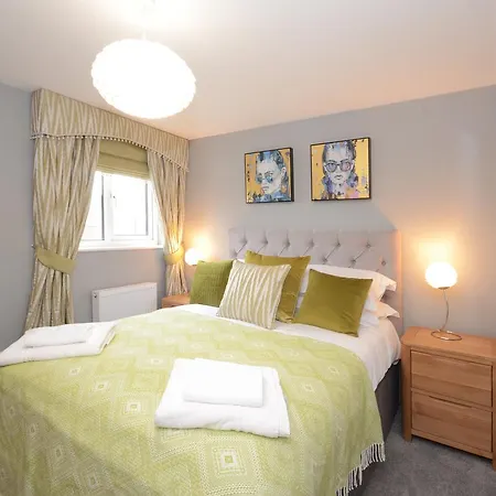 Froghall Luxury Suites- Close To City Centre- Free Parking Apartment